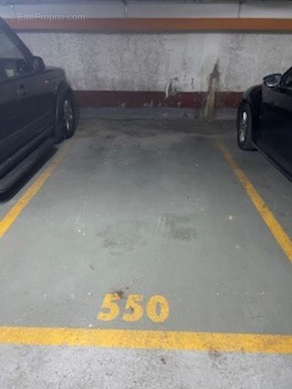 Parking à PARIS-3E