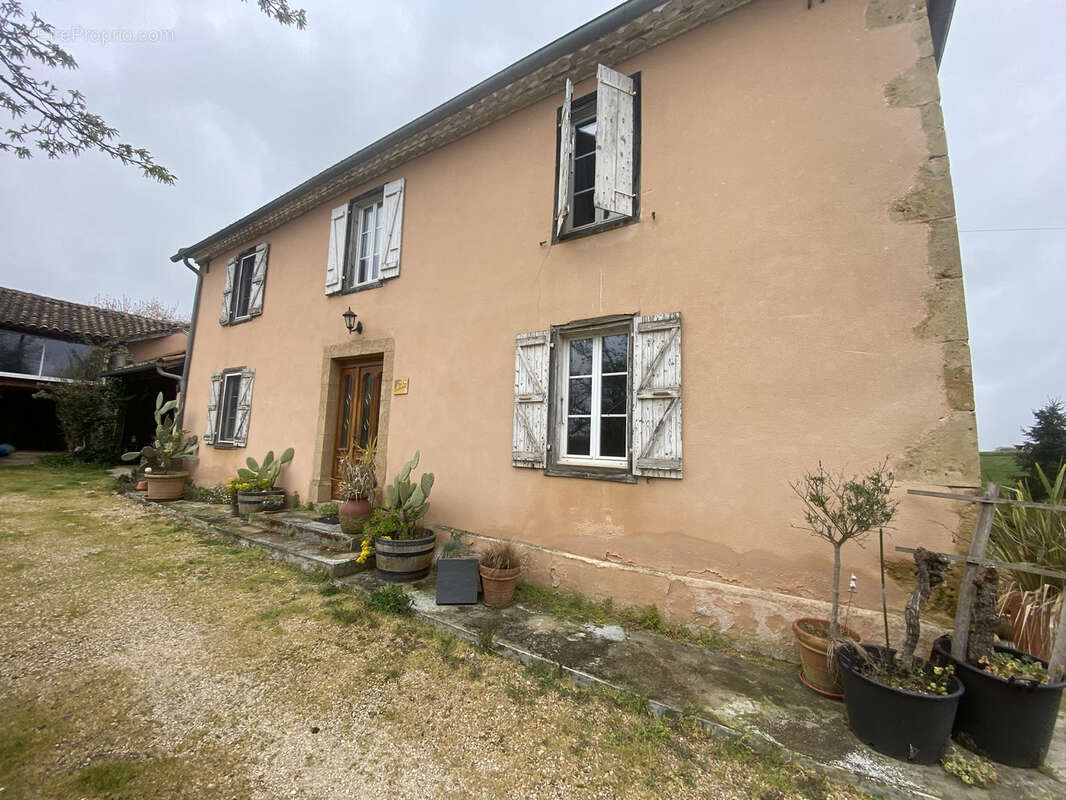 Maison à SEISSAN