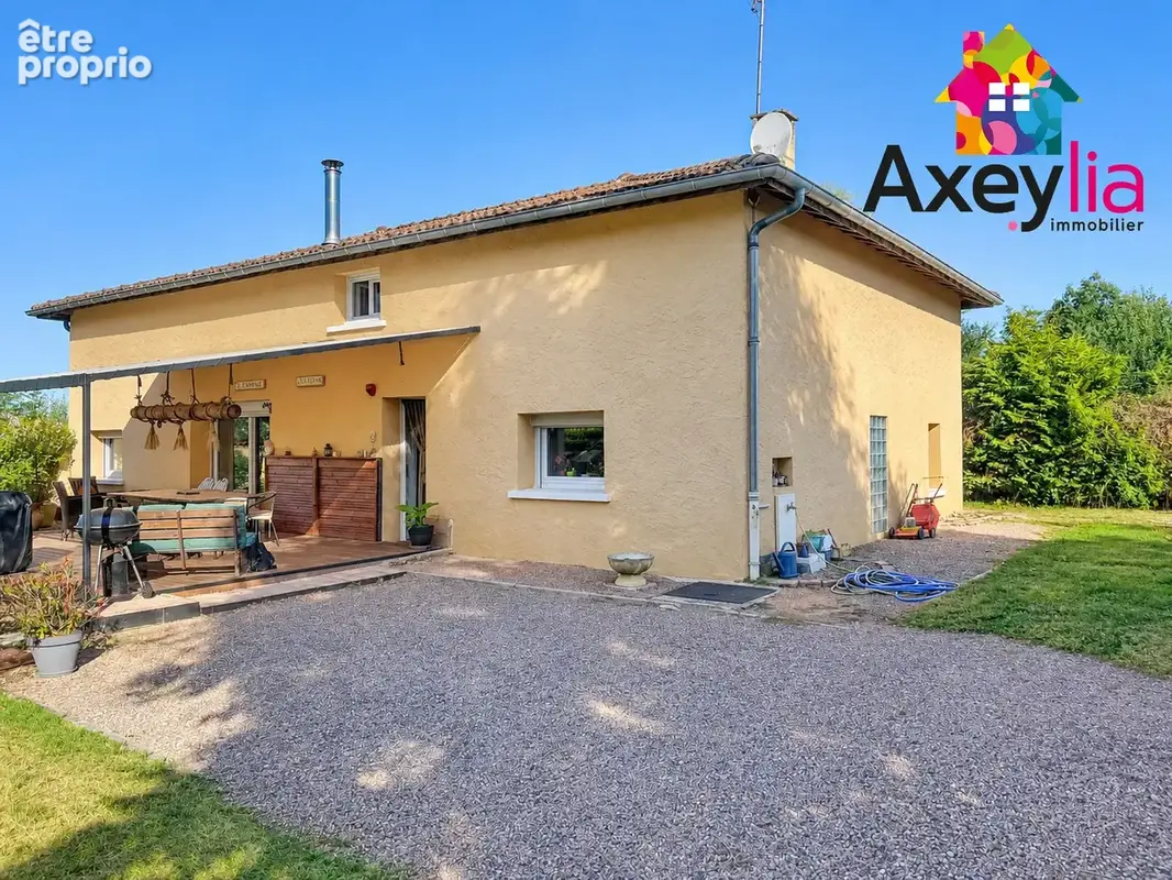 À vendre - pouilly-sous-charlieu- maison familiale sur terrain de 2618 m2 - photo 15