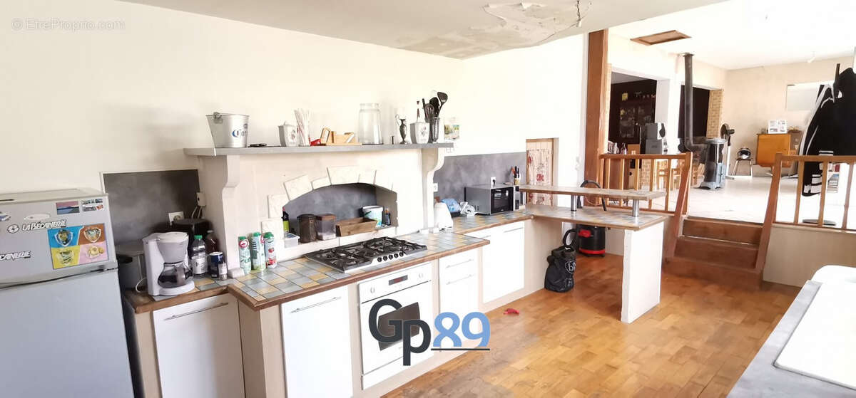 Commerce à AILLANT-SUR-THOLON