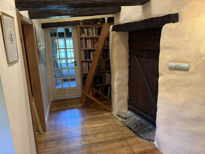 Maison à SEGUR-LE-CHATEAU
