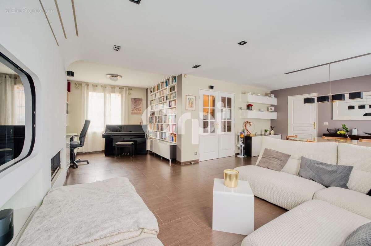 Maison à BUSSY-SAINT-GEORGES