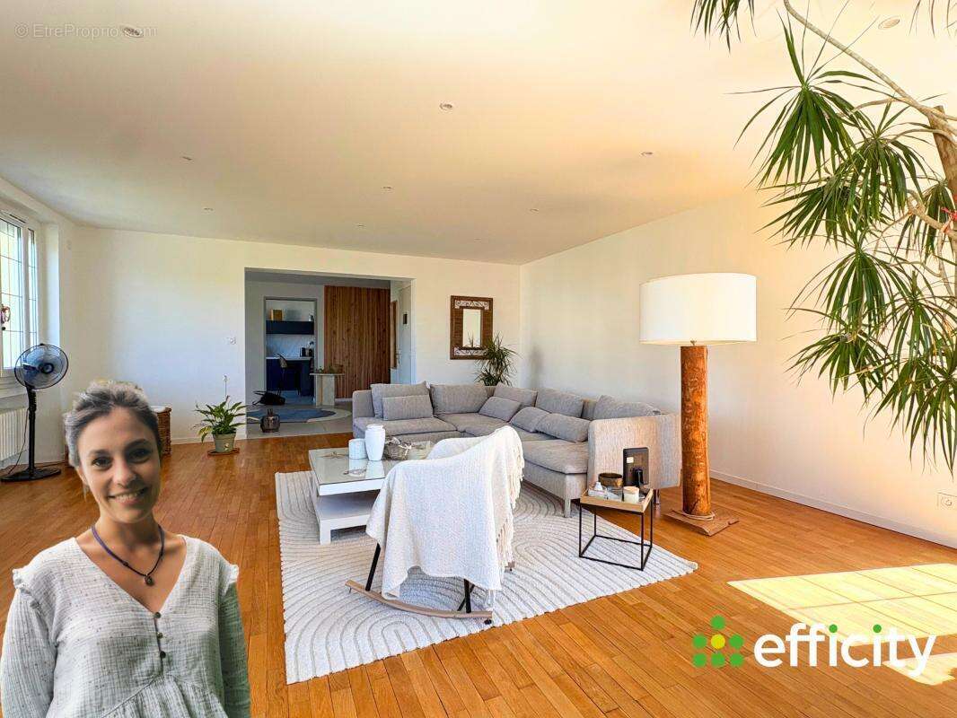 Maison 8 pièces 306 m² à vendre à Saint-Just-Saint-Rambert (42170) - photo 4
