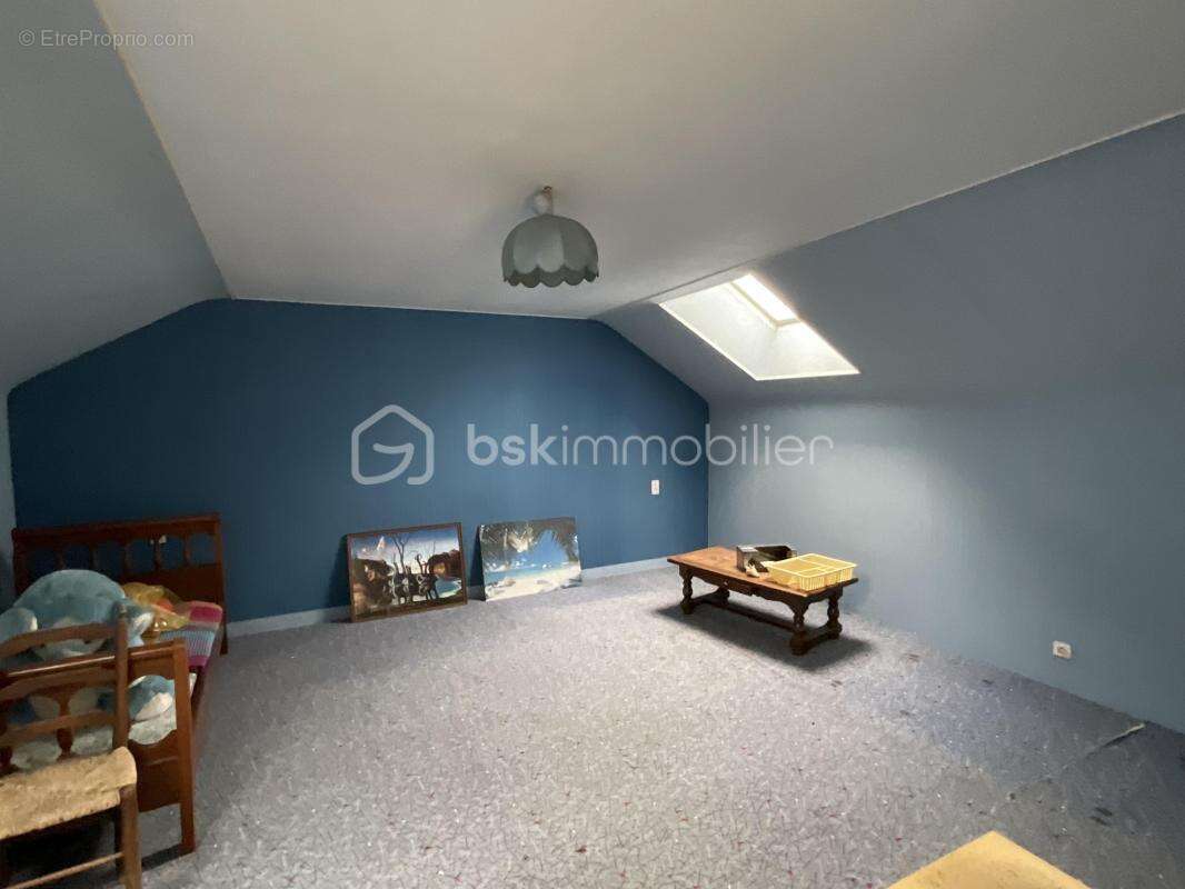 Maison à SAINT-THUAL