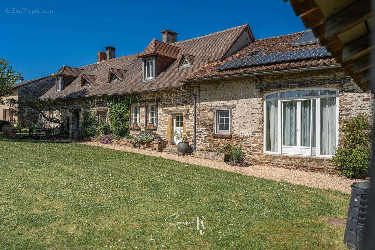 Maison à SAINT-SAUD-LACOUSSIERE
