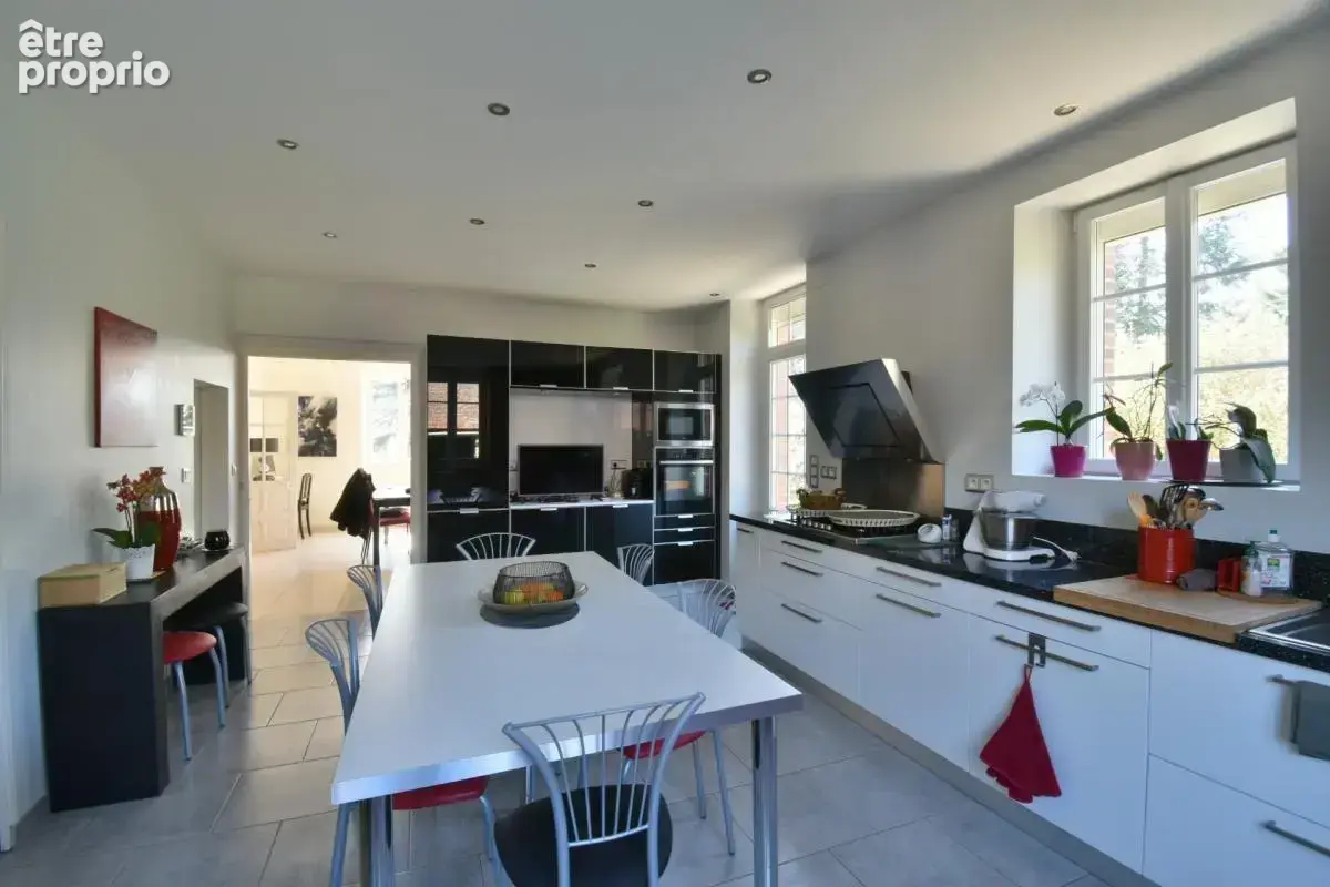 Maison de charme, dans son parc clos, 199m² - photo 6