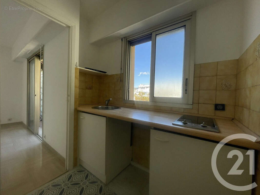Appartement à SAINT-LAURENT-DU-VAR