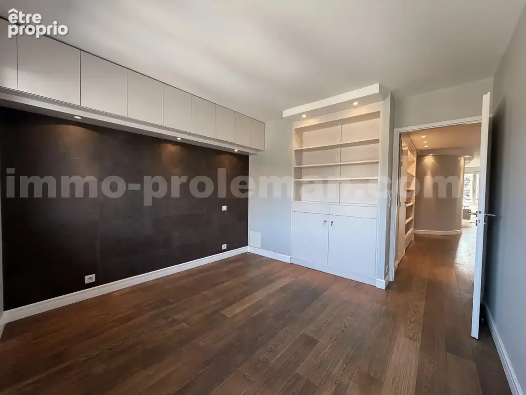 Appartement_Annecy_centre-ville_lac_veille_ville_lumineux_équipée_excellent_état_proche_Genève_frontière_Suisse_gare_recherché_balcon_immo_proleman