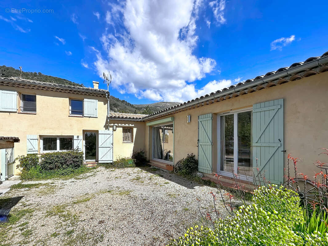 Maison à TOURRETTES-SUR-LOUP