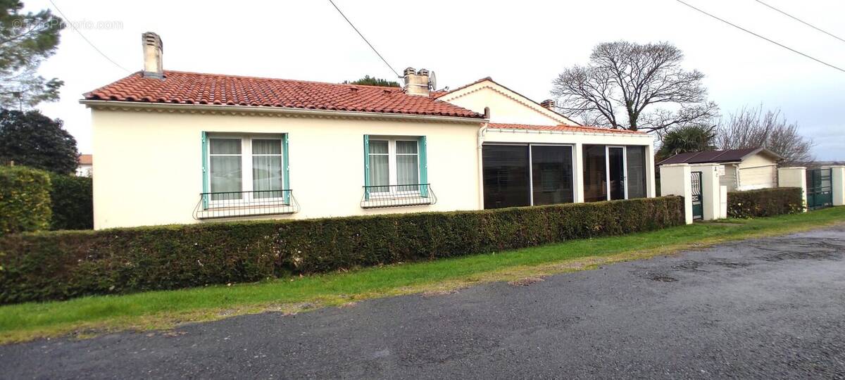 Maison à SAINTES