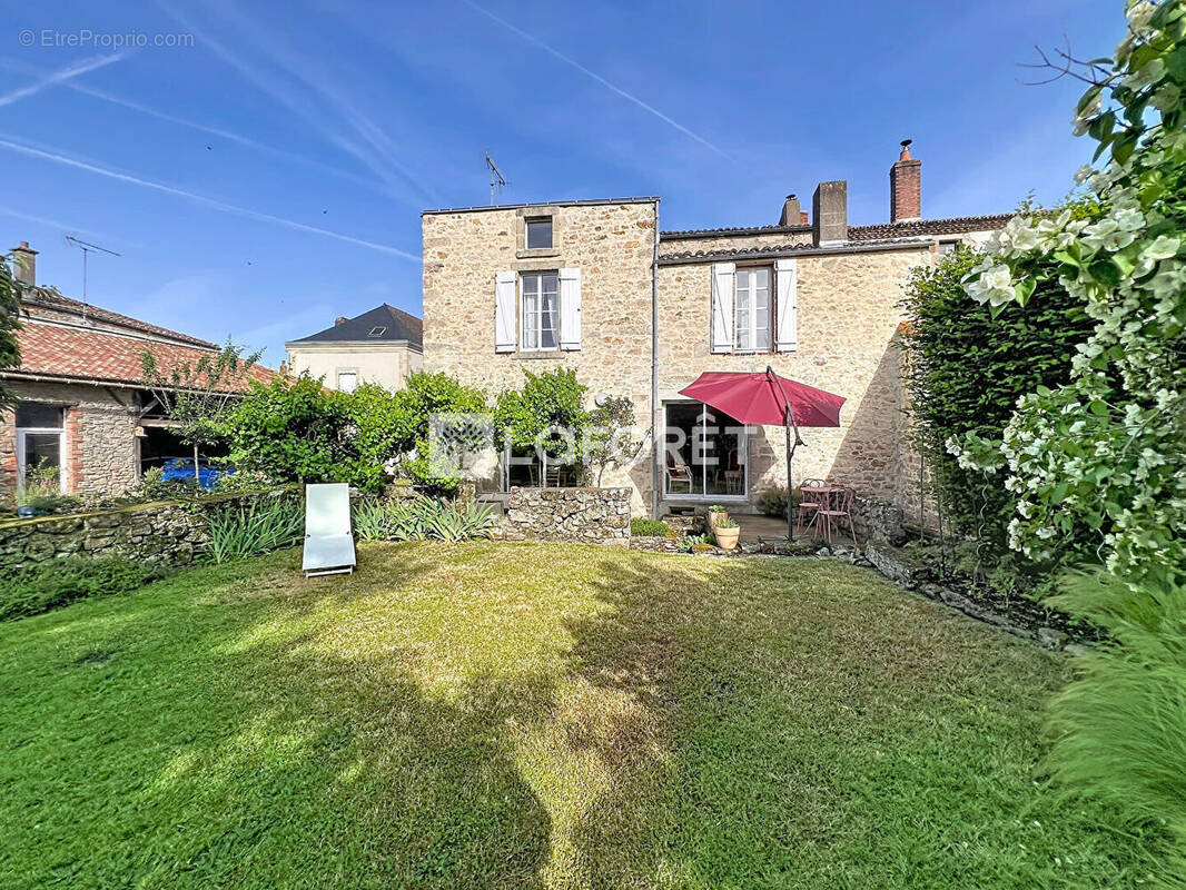 Maison à MORTAGNE-SUR-SEVRE