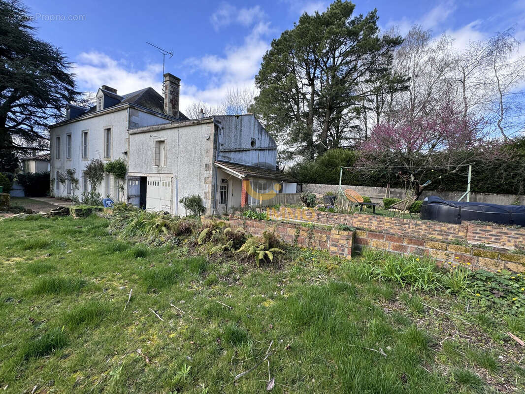 Maison à COULONGES-SUR-L&#039;AUTIZE