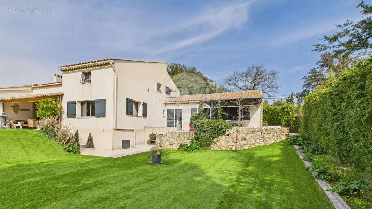 Maison à PLAN-DE-LA-TOUR