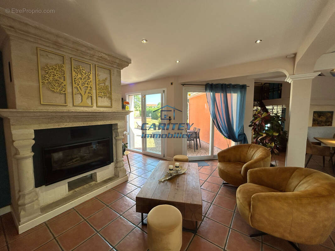 Magnifique maison de 180 m2 sur un terrain de 1753 m2 située sur la commune de ANDORNAY - photo 7