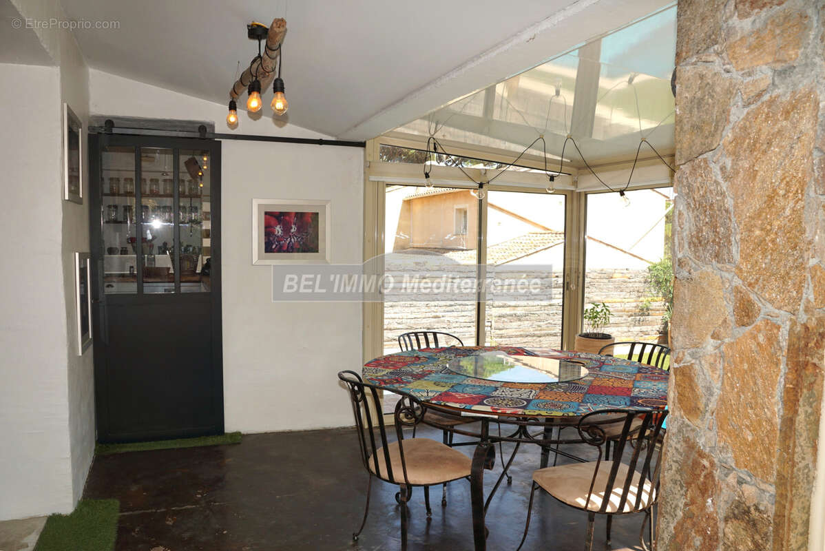 Villa 3 chambres, avec piscine et dépendances - photo 11