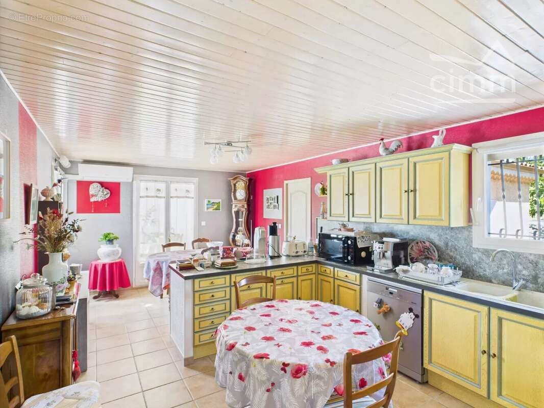 Maison à LABLACHERE