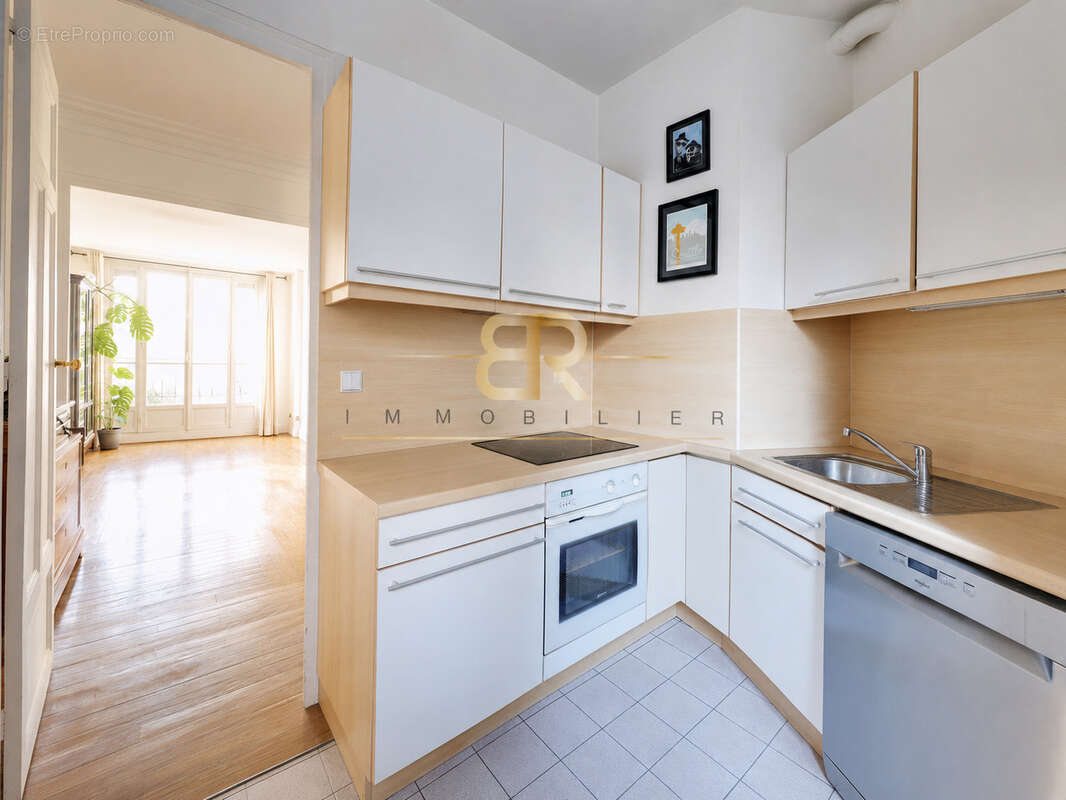 Appartement à PARIS-17E