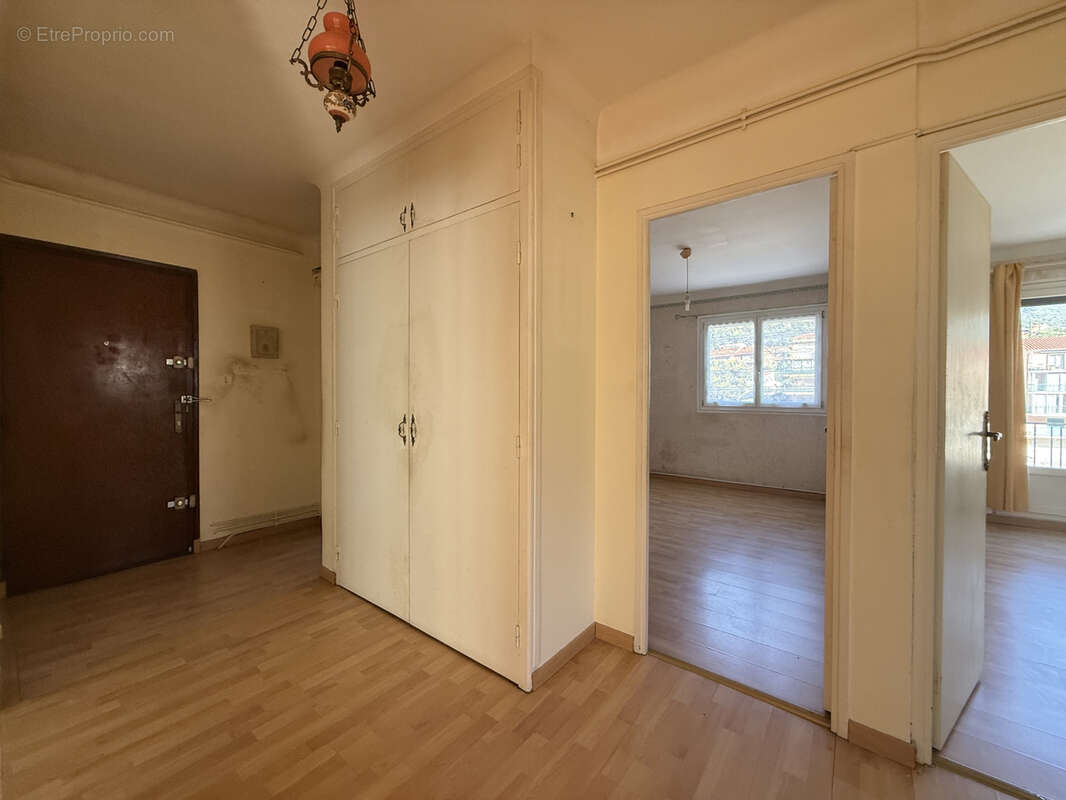 T4 3 faces avec balcon, garage, parkings et 2 caves   Beau potentiel - photo 5