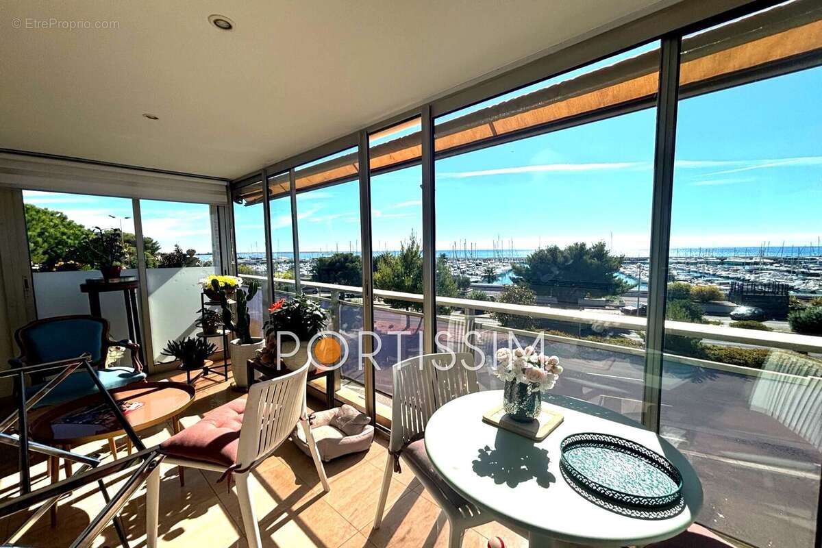 Appartement à SAINT-LAURENT-DU-VAR