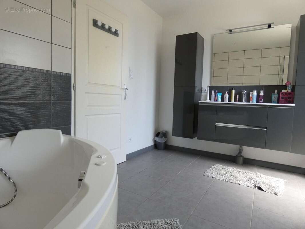 Photo 9 - Maison à ROYE