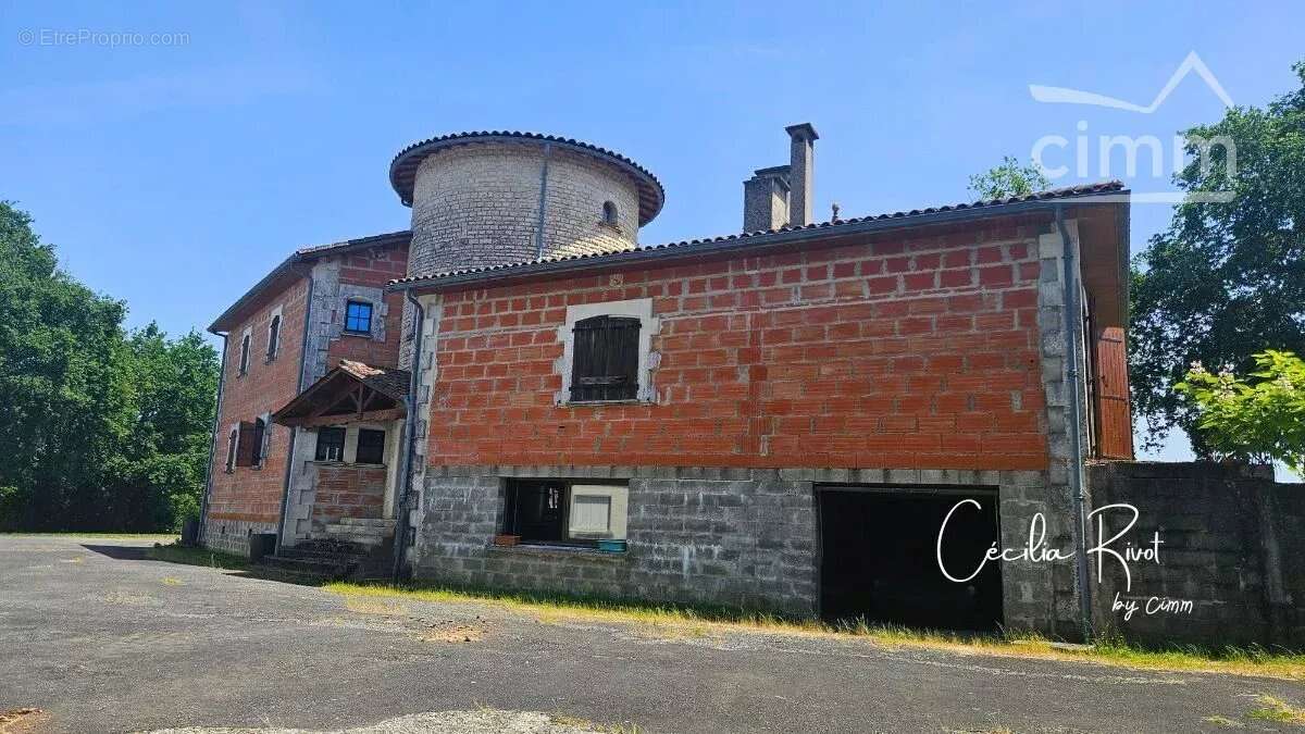 Maison à rénover + 2 hangars +  locatif + terrain constructible - photo 17