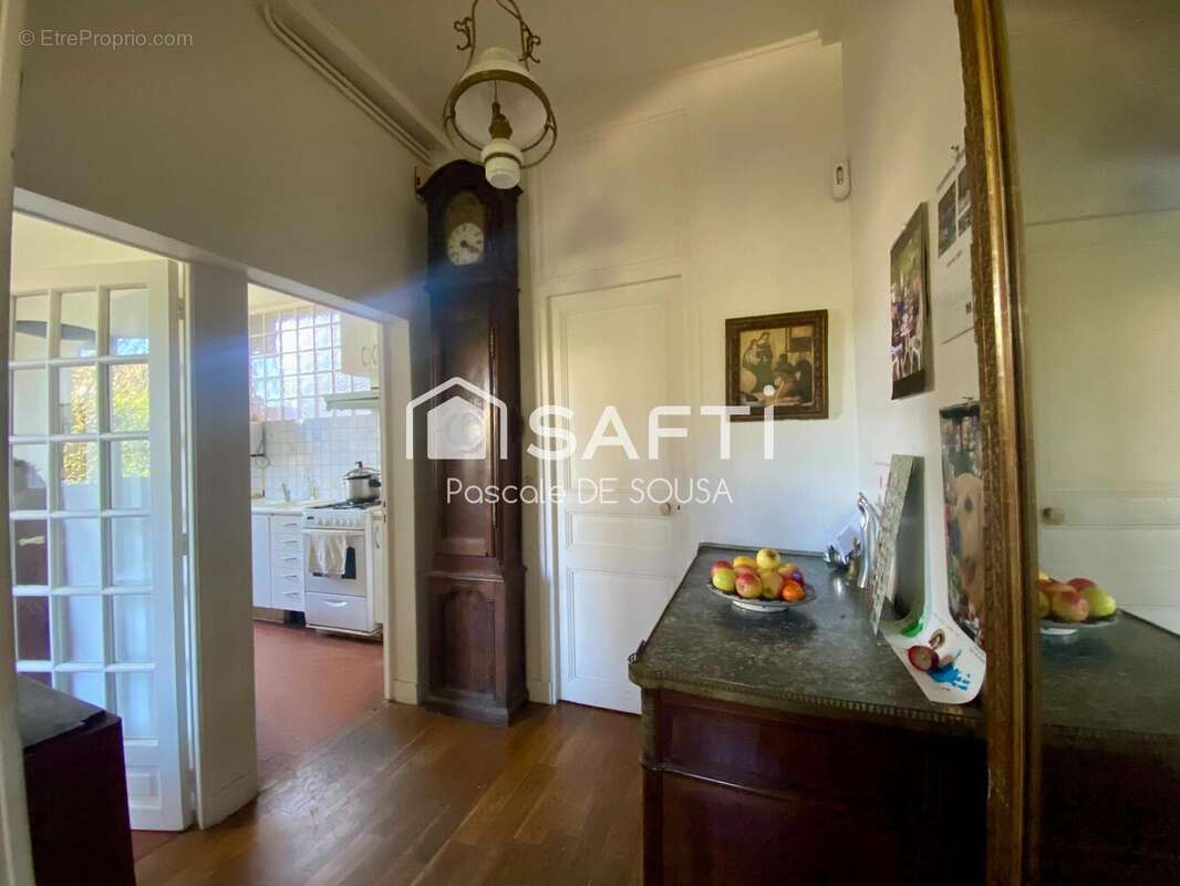 Maison 142 m² à La Celle-Saint-Cloud  - photo 7