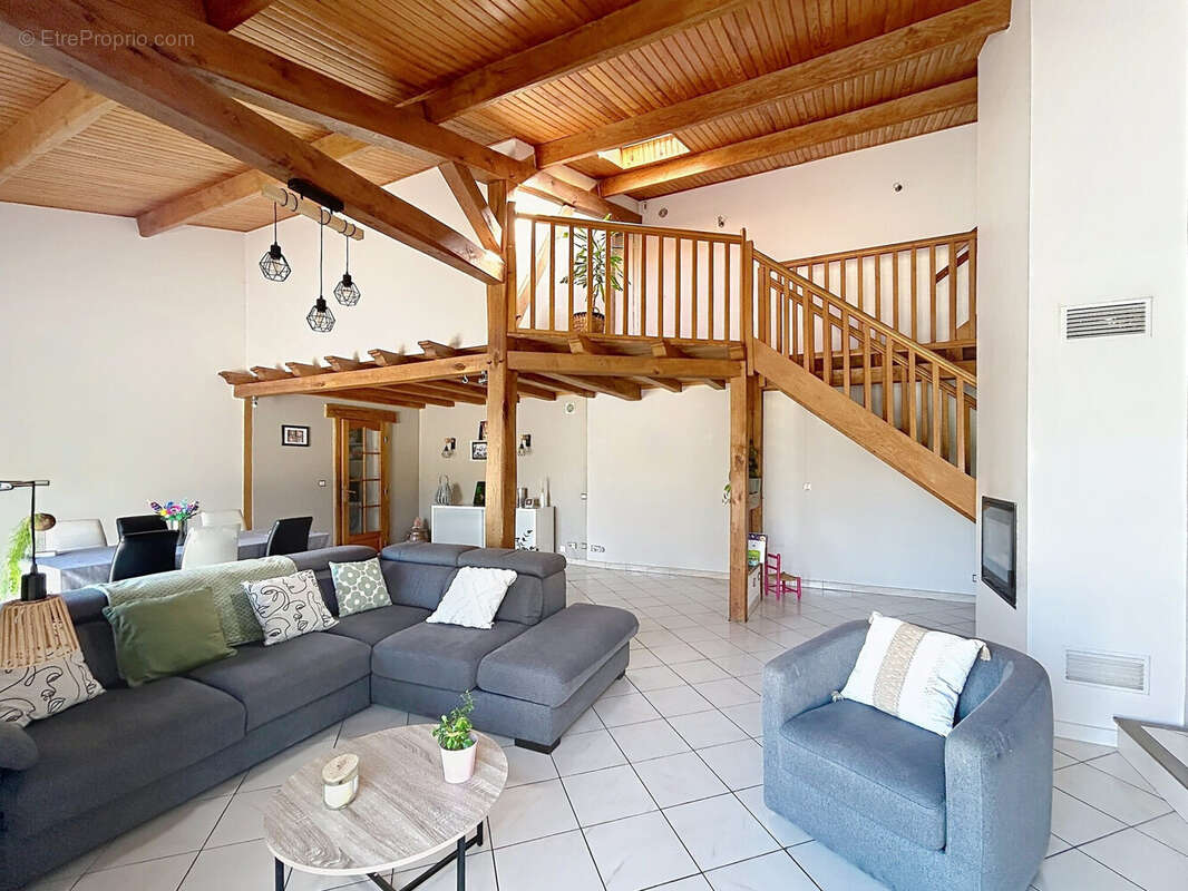 SALON - Maison à MAISDON-SUR-SEVRE