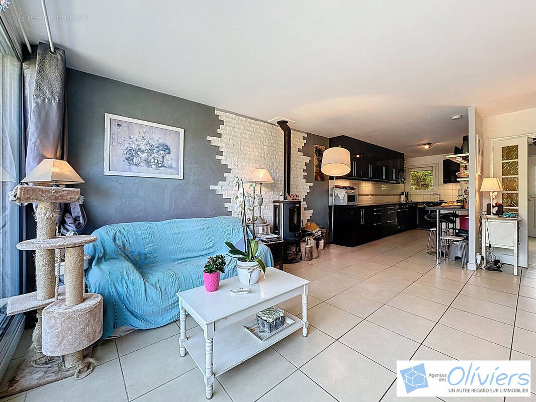 Maison 118 m² à Voisins-Le-Bretonneux  - photo 1
