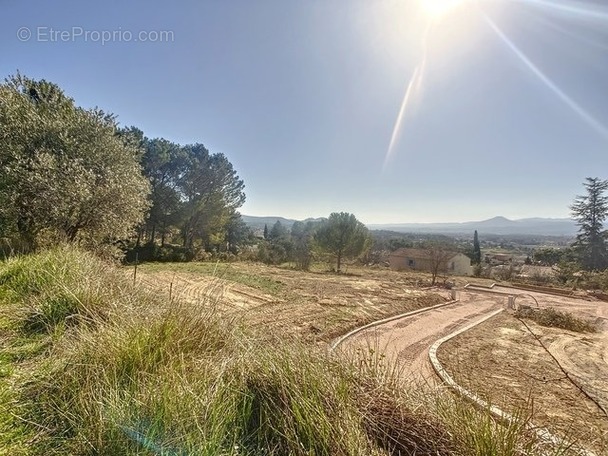 Terrain à PERTUIS