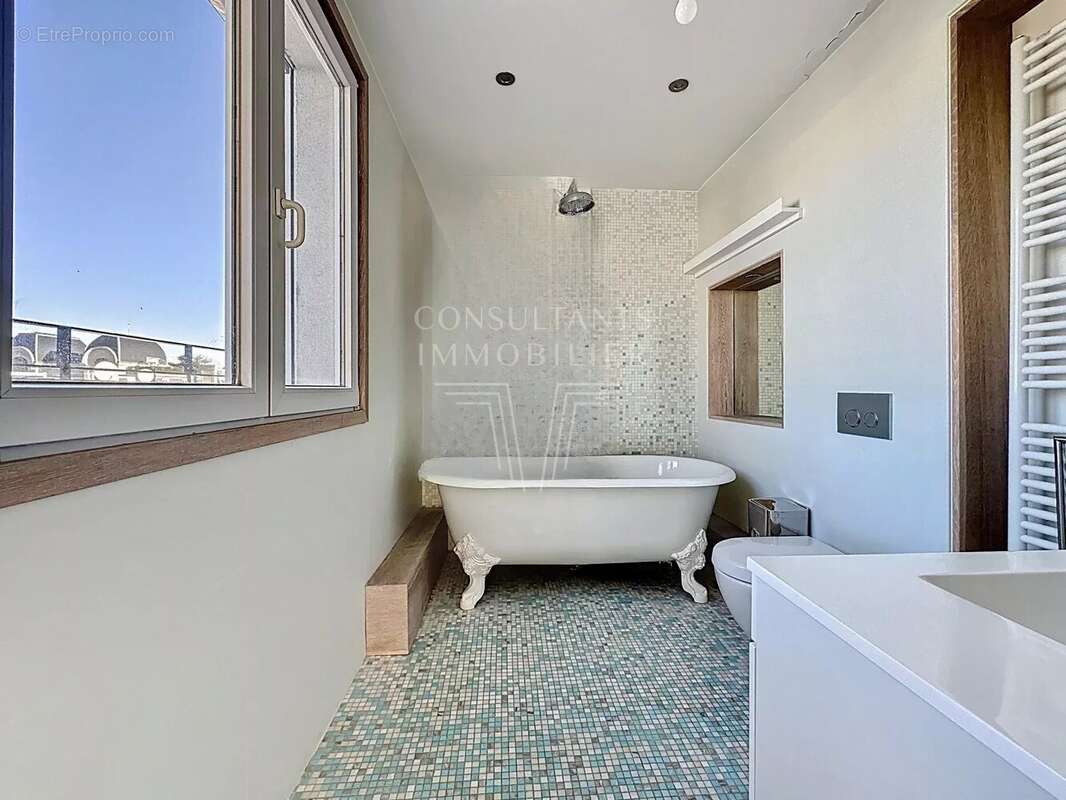 Appartement à PARIS-16E