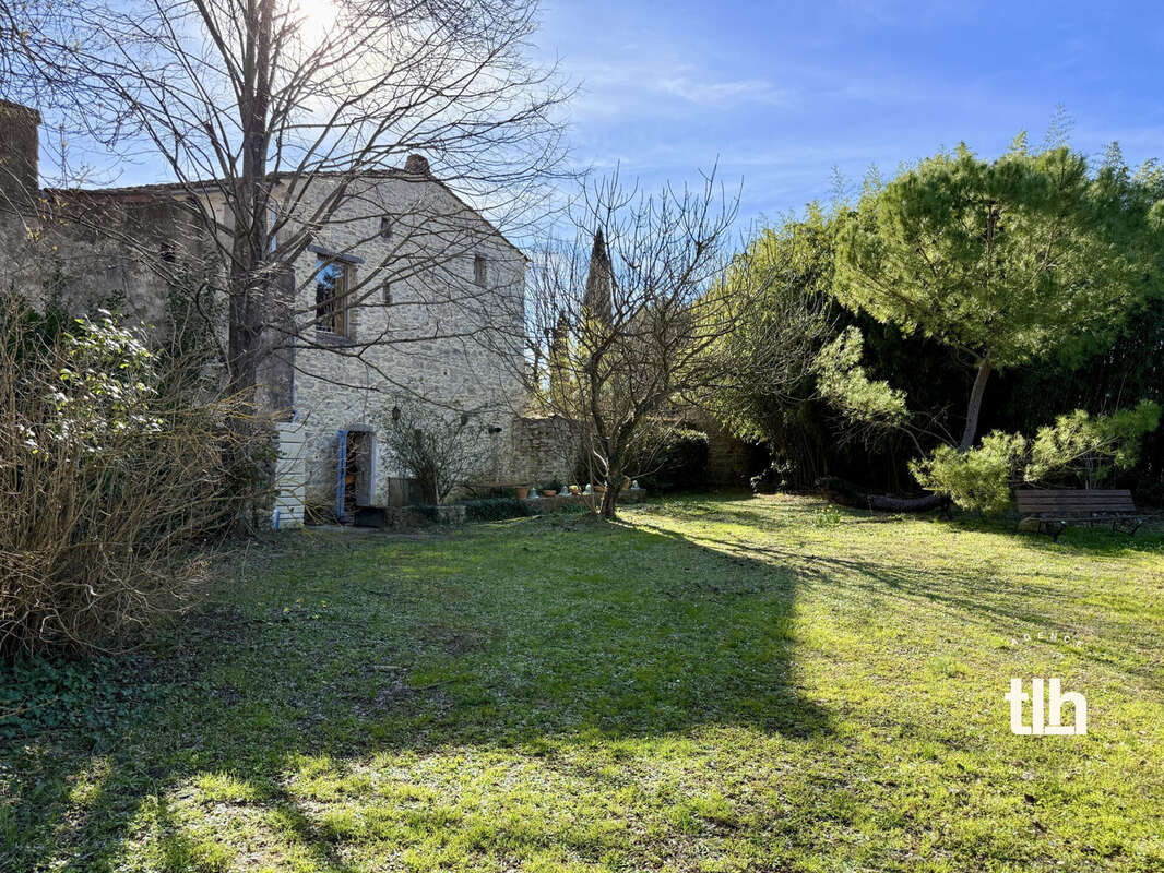 Maison à VACQUIERES