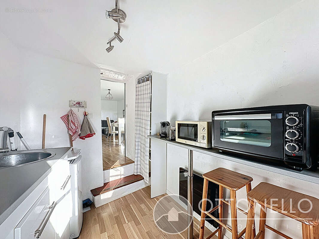 Appartement à ROQUEBRUNE-SUR-ARGENS