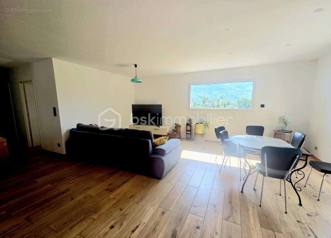 Maison d'environ 90 m² à Vesseaux - photo 12