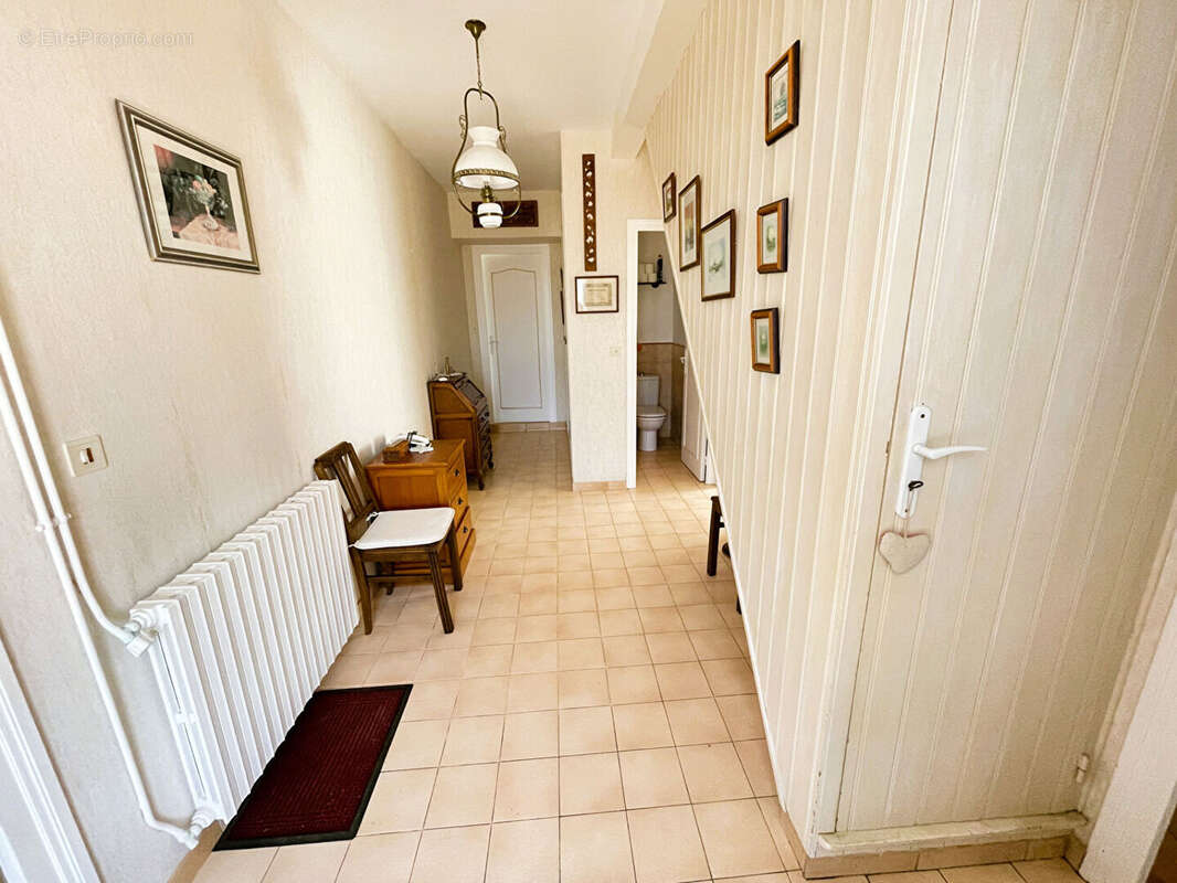 Maison en pierre 1833 de plain-pied avec dépendances - photo 8