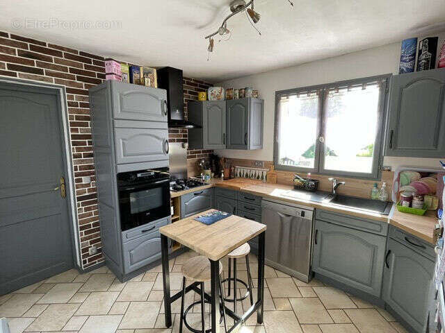 Maison 130 m² à Saint-Martin-Des-Champs  - photo 7