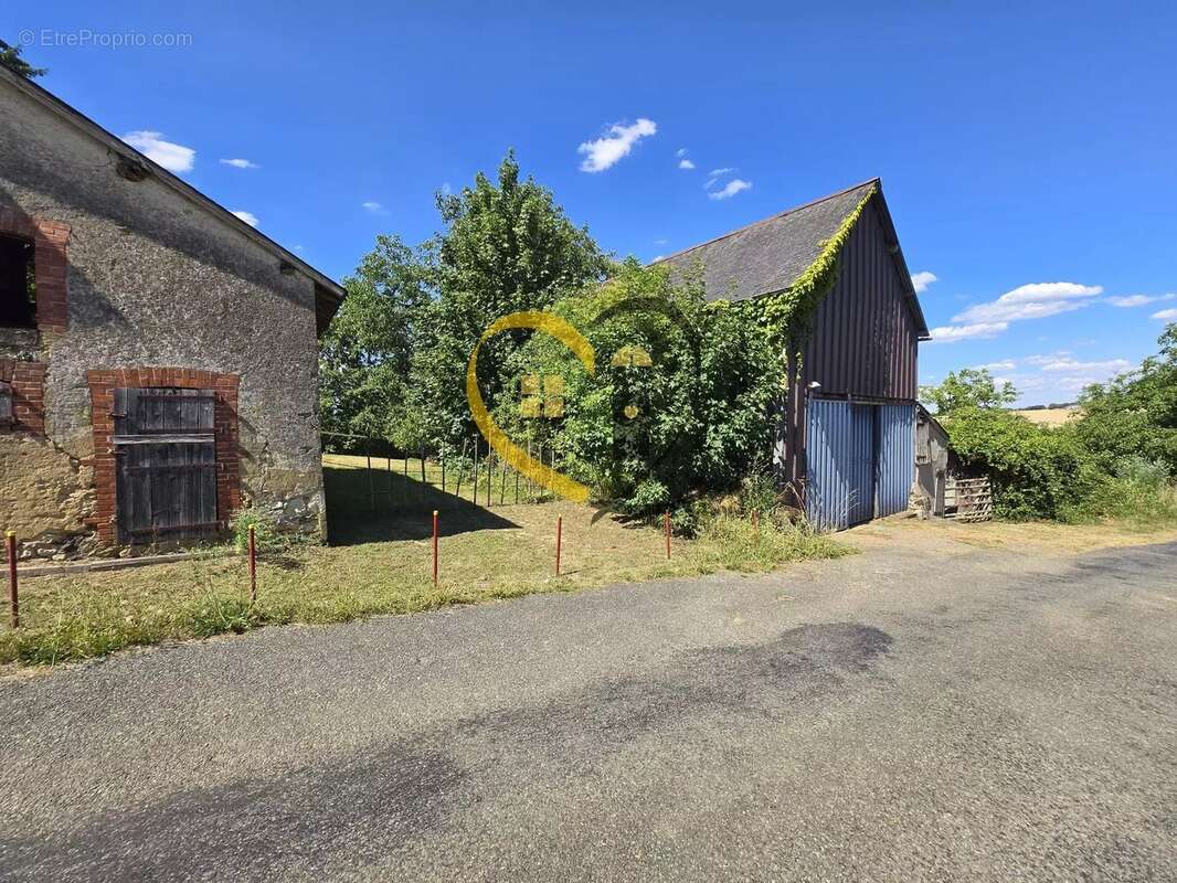 À vendre – Maison de village à Humbligny (18250) - photo 10