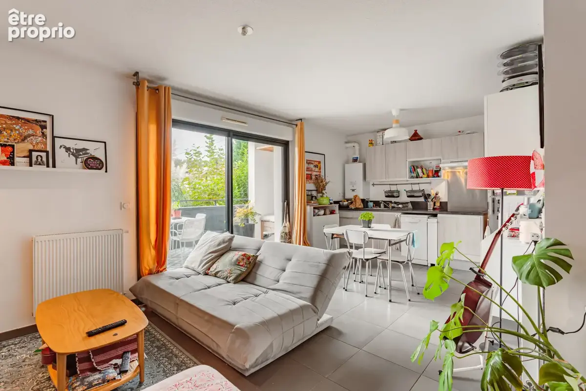 Résidence récente- bel appartement de T3 avec terrasse de 13 m2 et parking sous-sol privatif. - photo 2