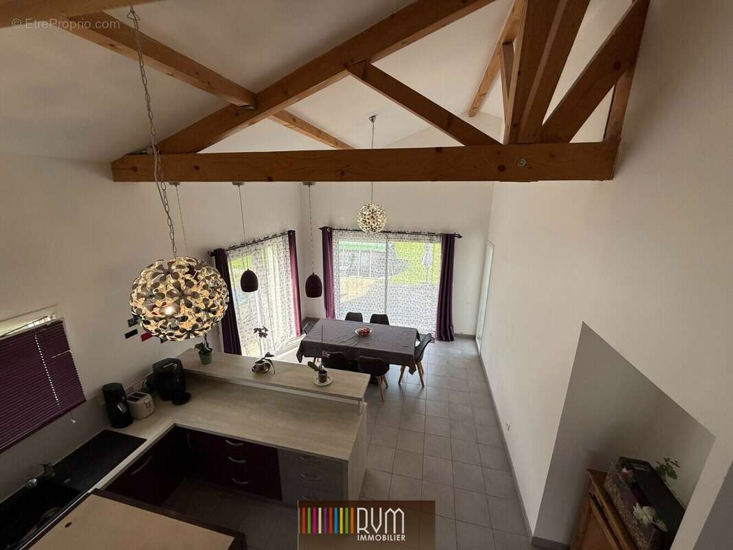 Maison à CEYZERIAT