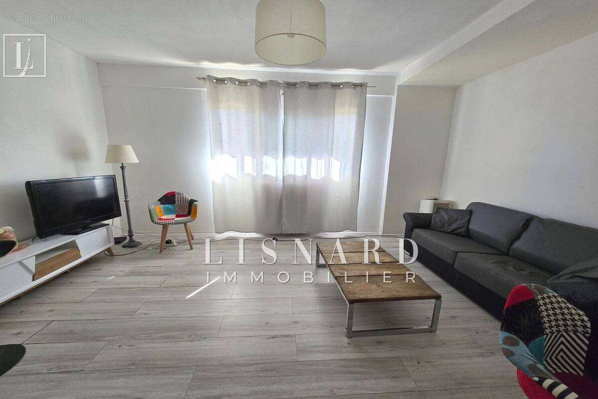 Appartement à VALLAURIS