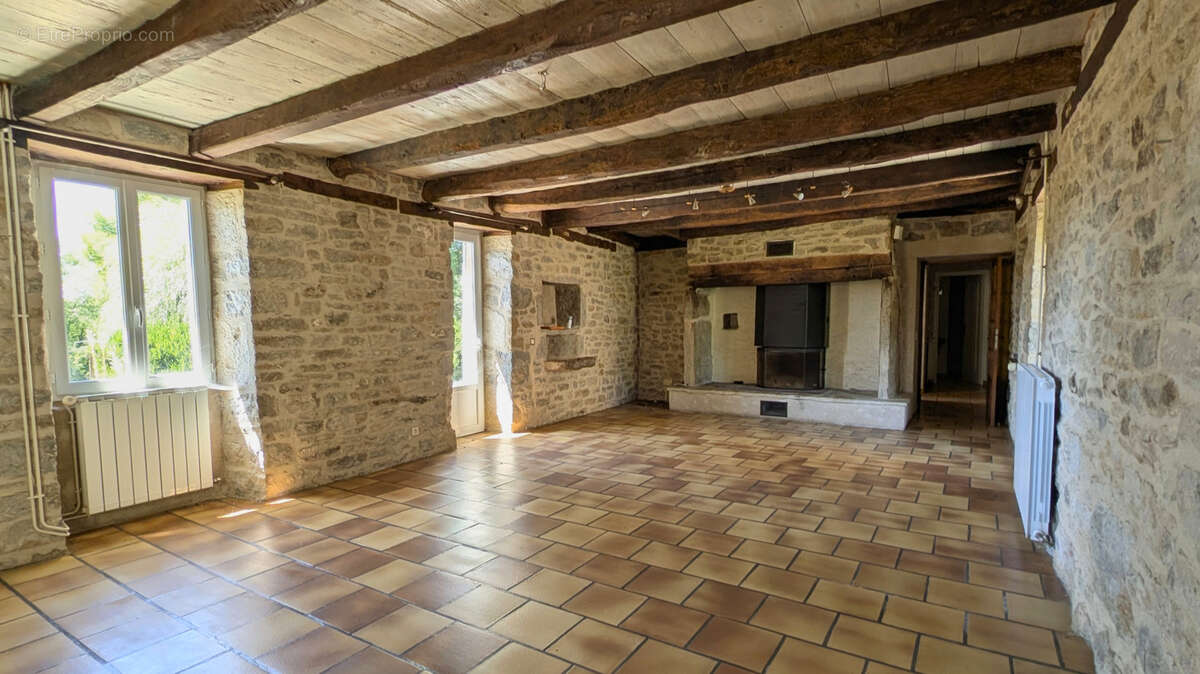 Authentique propriété quercynoise sans vis-à-vis, au calme et avec terrain arboré. - photo 3