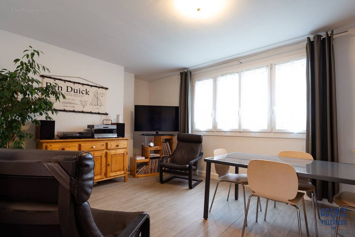 Appartement à LES CLAYES-SOUS-BOIS