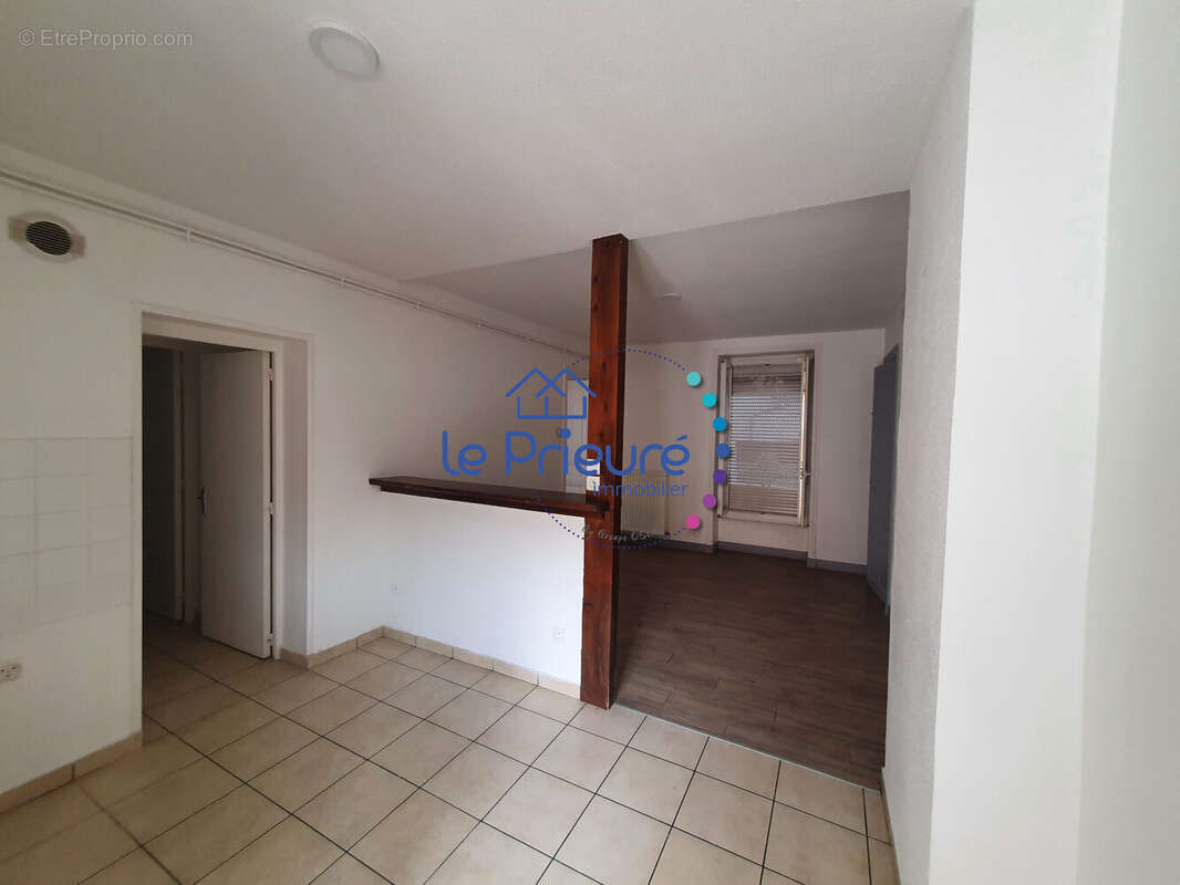 Appartement 684 m² à Roanne  - photo 4