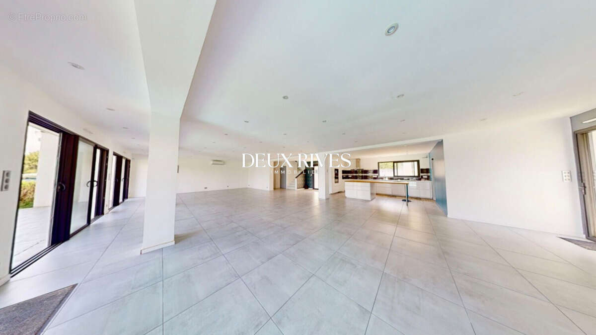 Maison 350 m² à La Chapelle-Sur-Erdre  - photo 7
