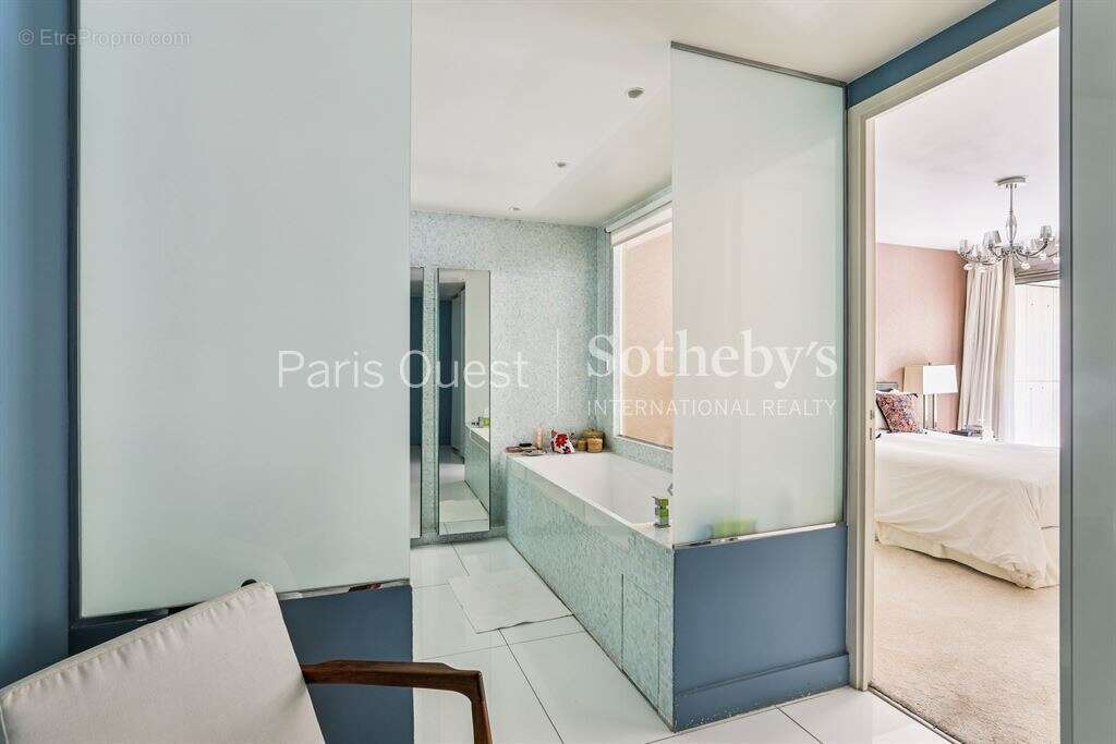 Appartement à NEUILLY-SUR-SEINE