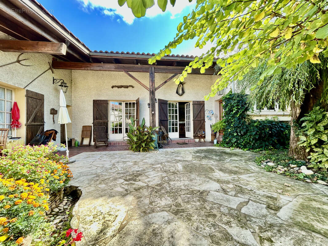 Maison à SATHONAY-VILLAGE