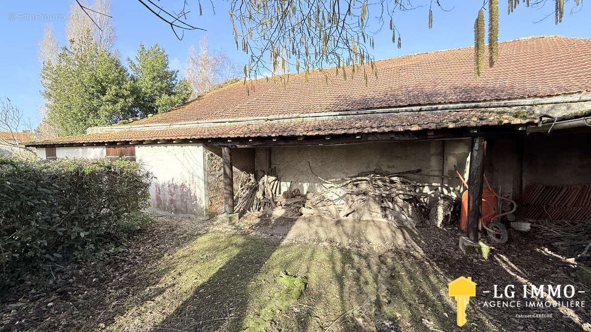 Maison à BRIE-SOUS-MORTAGNE