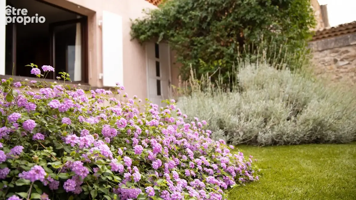 Lançon-de-Provence – Maison de charme T5 de 150 m² avec patio, terrasse panoramique, studio et garage - photo 22