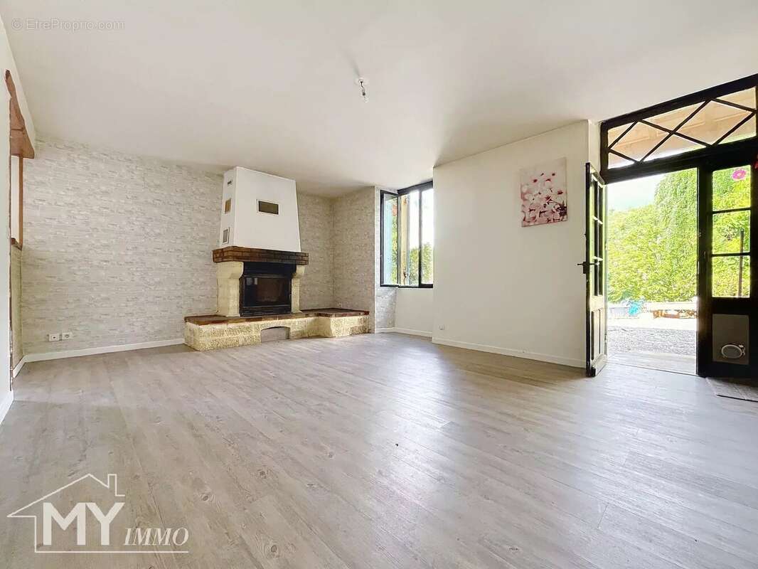 Maison à SAINTE-RADEGONDE