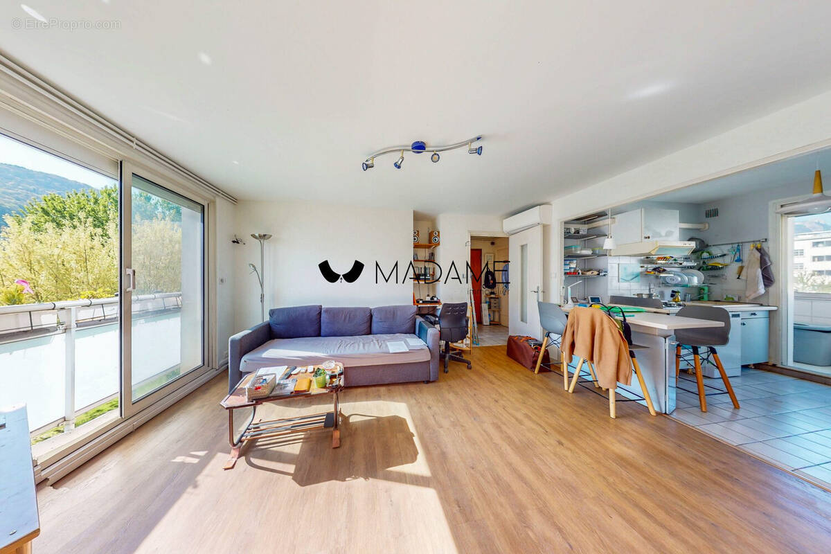 Appartement à SAINT-MARTIN-D'HERES
