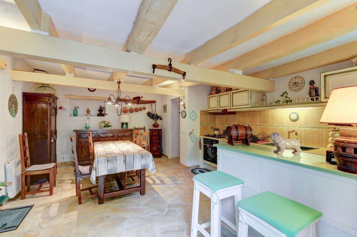 Appartement à ROQUESTERON